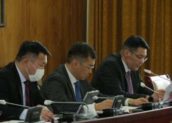 Эрхтэн, эс, эд шилжүүлэн суулгах эмчилгээний тухай хуулийн төслийн талаар хэлэлцлээ.