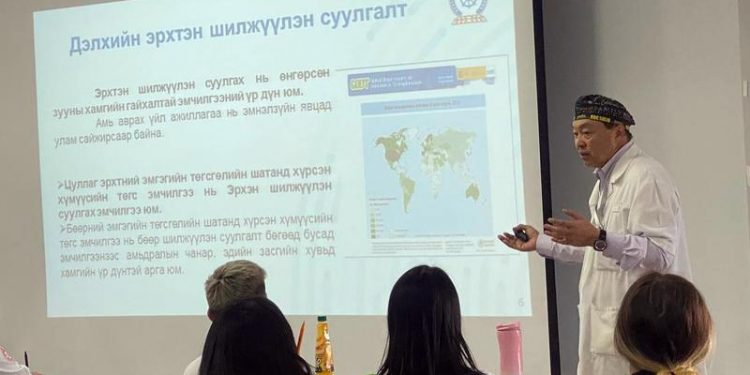 “Тархины үхэлтэй донороос эрхтэн шилжүүлэн суулгах эмчилгээг өргөжүүлэх нь” сэдэвт лекц уншлаа.