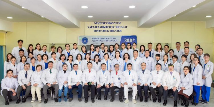 “БӨӨР ШИЛЖҮҮЛЭН СУУЛГАХ 300“ дахь мэс заслыг амжилттай хийлээ